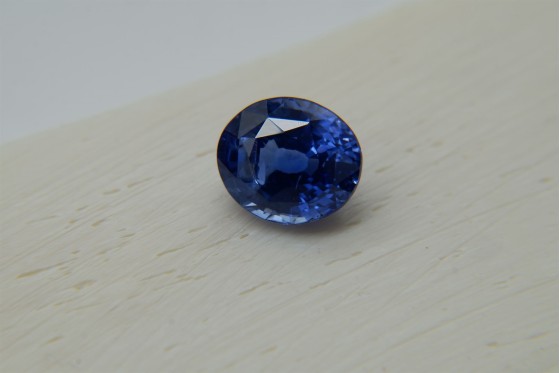 Neon Cornflower Blue Sapphire - 3.65 ct - AGL Certified - Eye Clean